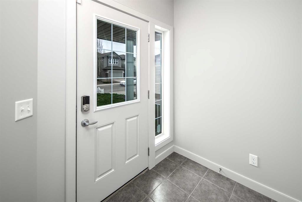 50 Everwoods Park Sw, Calgary, AB - Indoor Photo Showing Other Room