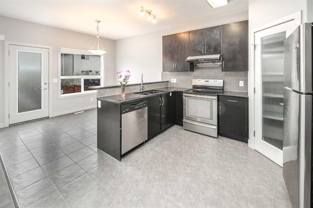 50 Everwoods Park Sw, Calgary, AB - Indoor Photo Showing Kitchen With Double Sink