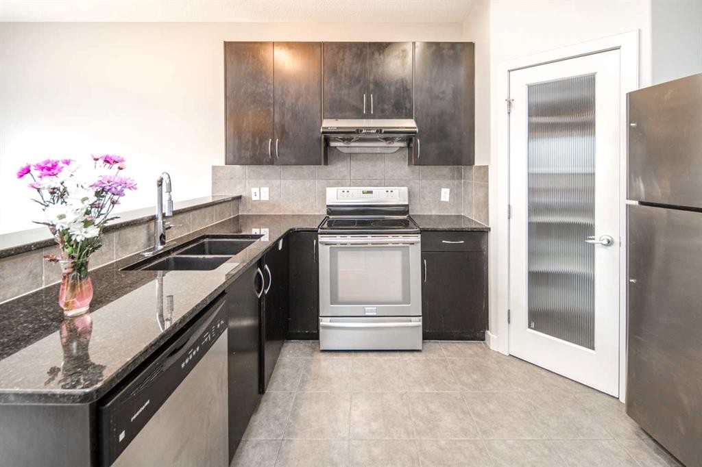 50 Everwoods Park Sw, Calgary, AB - Indoor Photo Showing Kitchen With Double Sink