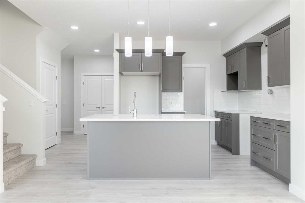 385 Sora Park Se, Calgary, AB - Indoor Photo Showing Other Room