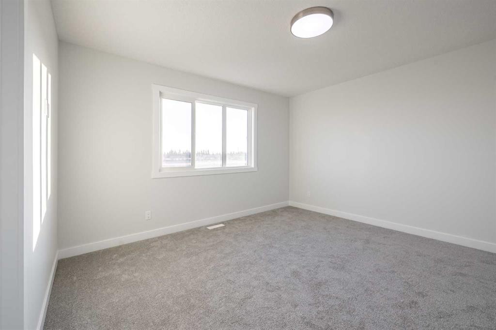 385 Sora Park Se, Calgary, AB - Indoor Photo Showing Other Room