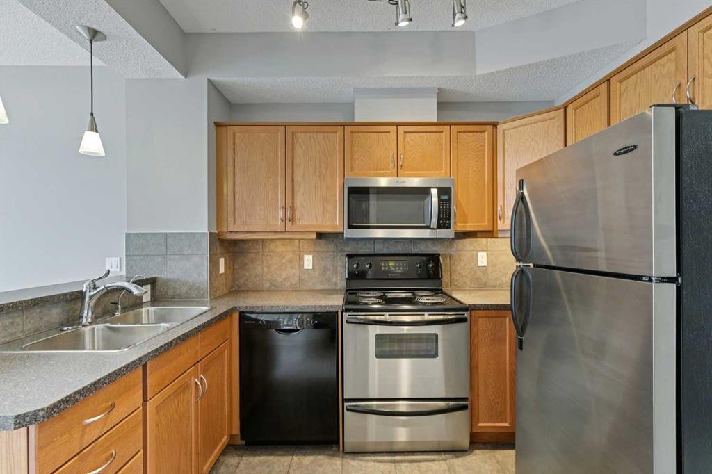 14-133 Rockyledge View Nw, Calgary, AB - Indoor Photo Showing Kitchen With Double Sink