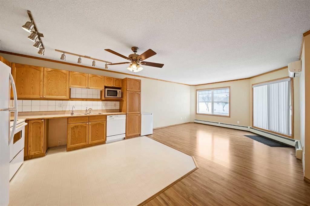 310-11 Somervale View Sw, Calgary, AB - Indoor Photo Showing Kitchen