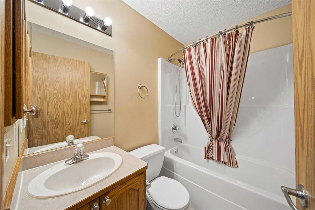 310-11 Somervale View Sw, Calgary, AB - Indoor Photo Showing Bathroom