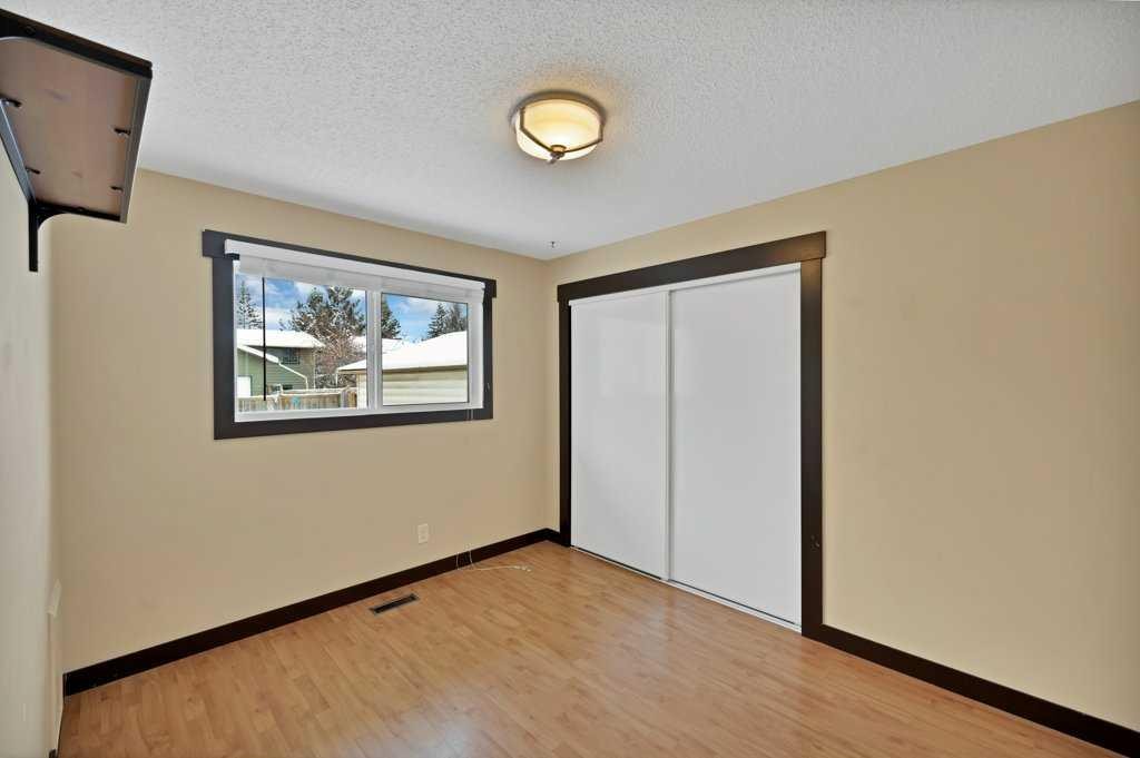 480 Midridge Drive Se, Calgary, AB - Indoor Photo Showing Other Room