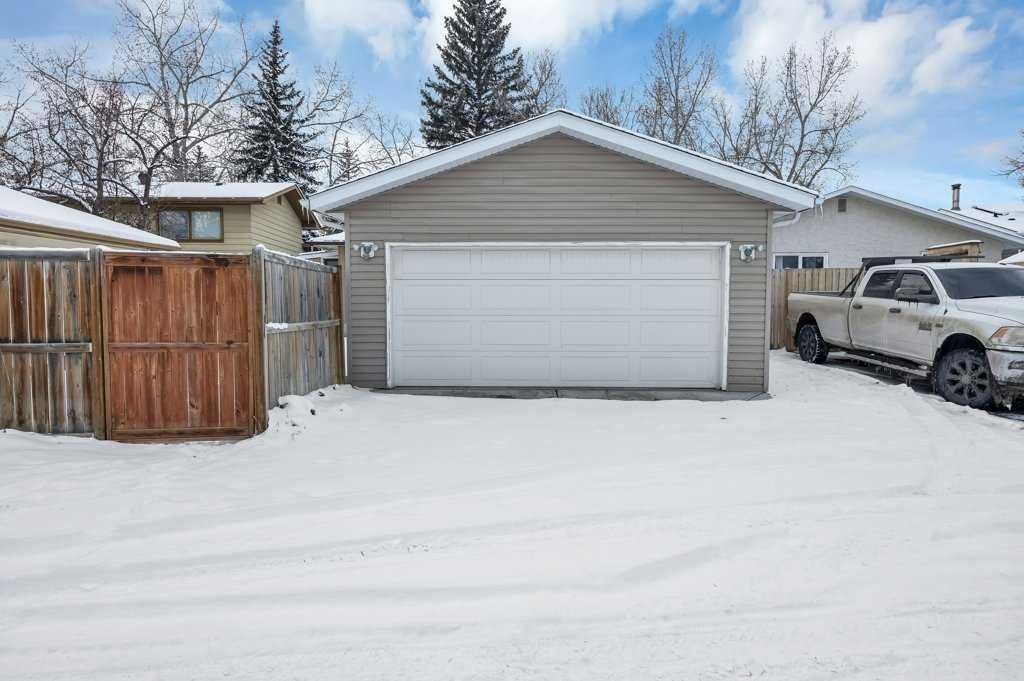 480 Midridge Drive Se, Calgary, AB - Outdoor