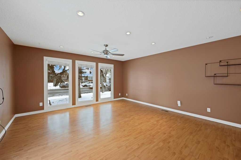 480 Midridge Drive Se, Calgary, AB - Indoor Photo Showing Other Room