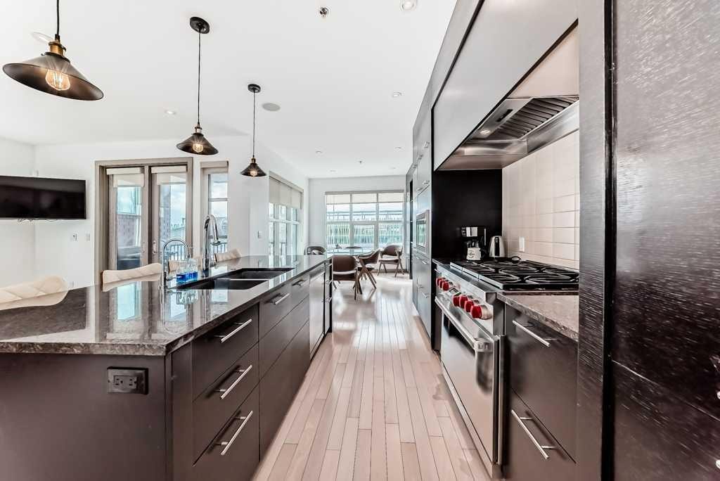 701 Aspen Meadows Hill Sw, Calgary, AB - Indoor Photo Showing Kitchen With Double Sink With Upgraded Kitchen