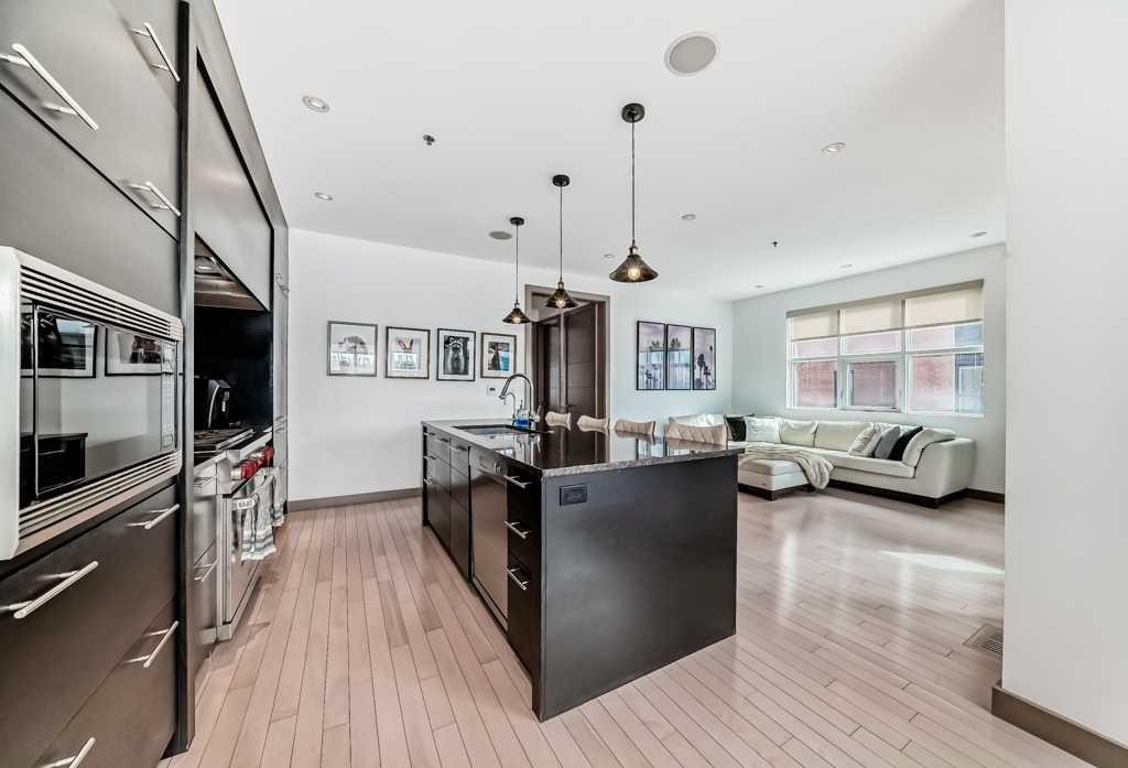 701 Aspen Meadows Hill Sw, Calgary, AB - Indoor Photo Showing Kitchen With Upgraded Kitchen