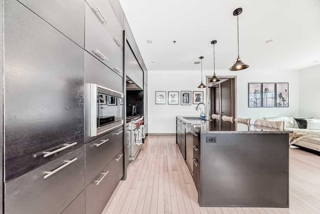 701 Aspen Meadows Hill Sw, Calgary, AB - Indoor