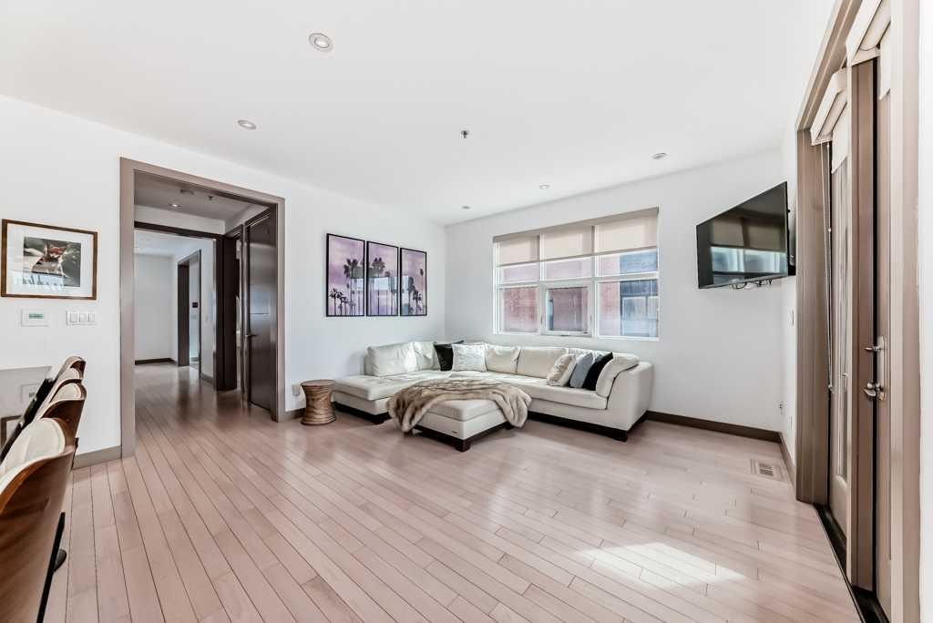 701 Aspen Meadows Hill Sw, Calgary, AB - Indoor Photo Showing Bedroom