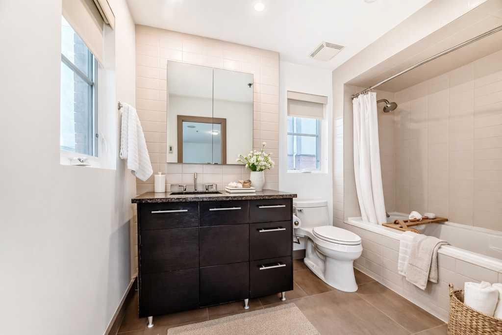 701 Aspen Meadows Hill Sw, Calgary, AB - Indoor Photo Showing Bathroom
