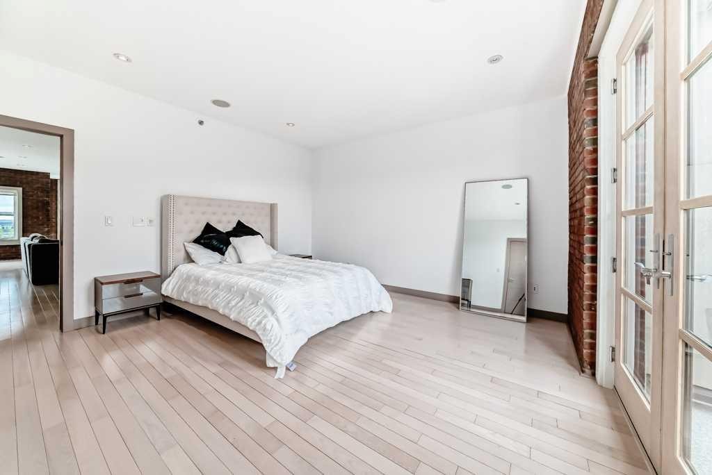 701 Aspen Meadows Hill Sw, Calgary, AB - Indoor Photo Showing Bedroom