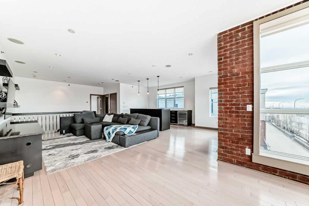 701 Aspen Meadows Hill Sw, Calgary, AB - Indoor