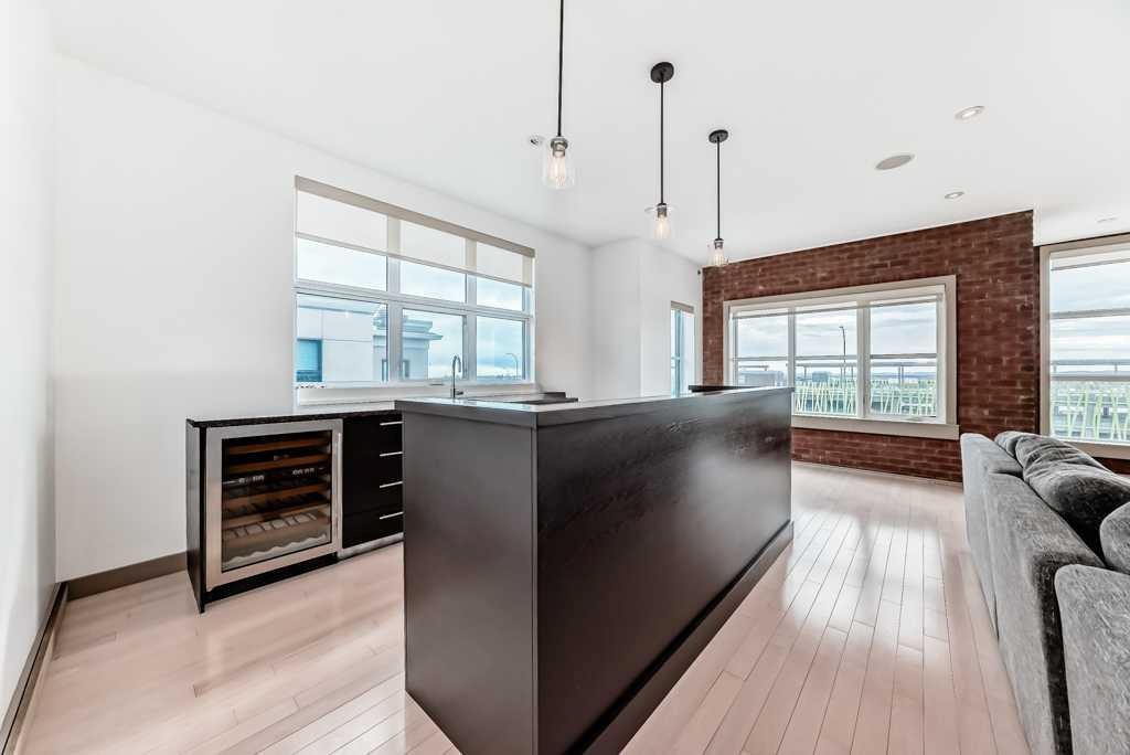 701 Aspen Meadows Hill Sw, Calgary, AB - Indoor