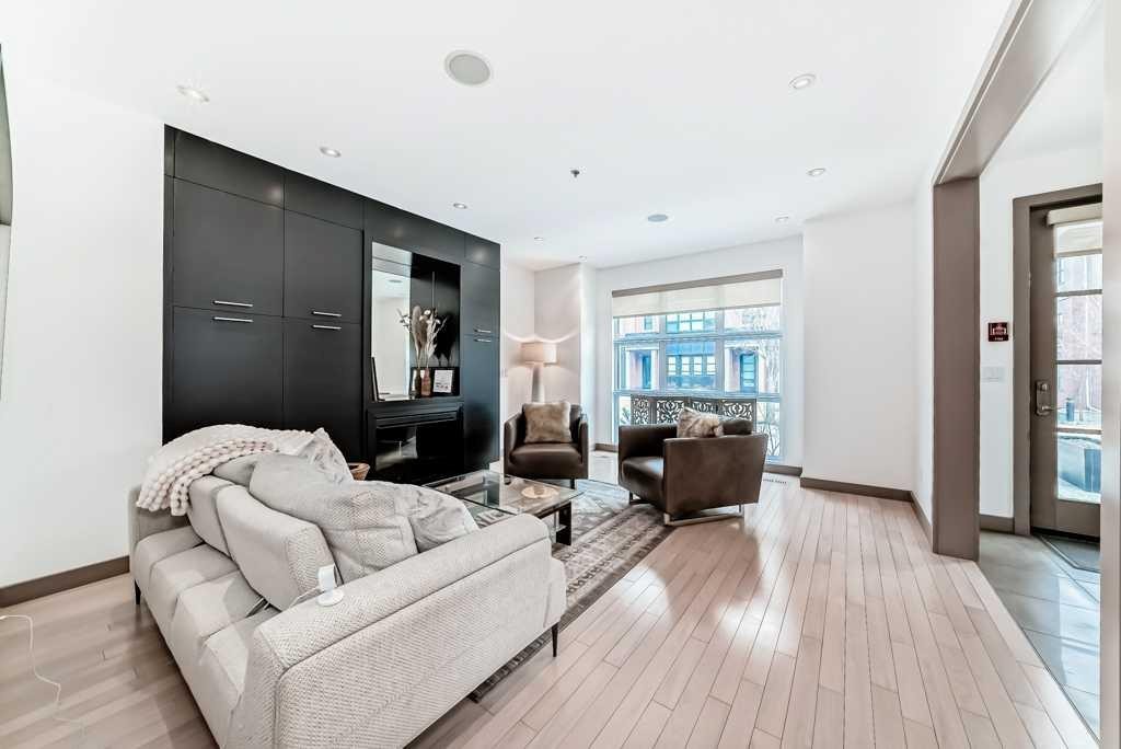 701 Aspen Meadows Hill Sw, Calgary, AB - Indoor