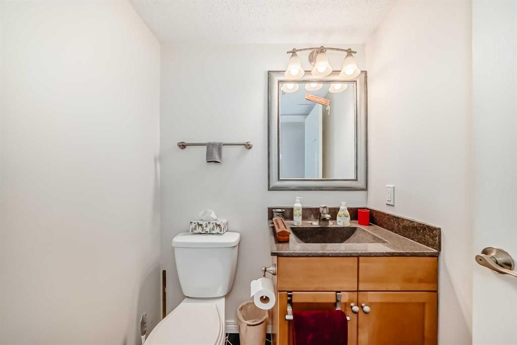 97-6915 Ranchview Drive Nw, Calgary, AB - Indoor Photo Showing Bathroom