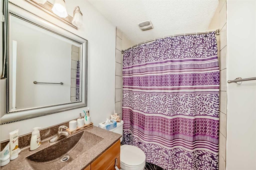 97-6915 Ranchview Drive Nw, Calgary, AB - Indoor Photo Showing Bathroom