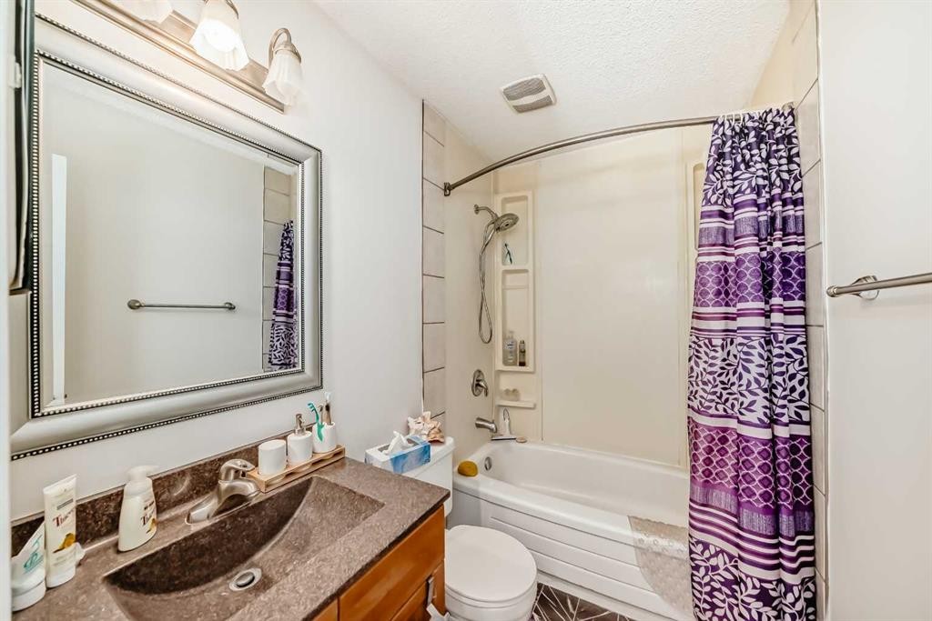 97-6915 Ranchview Drive Nw, Calgary, AB - Indoor Photo Showing Bathroom