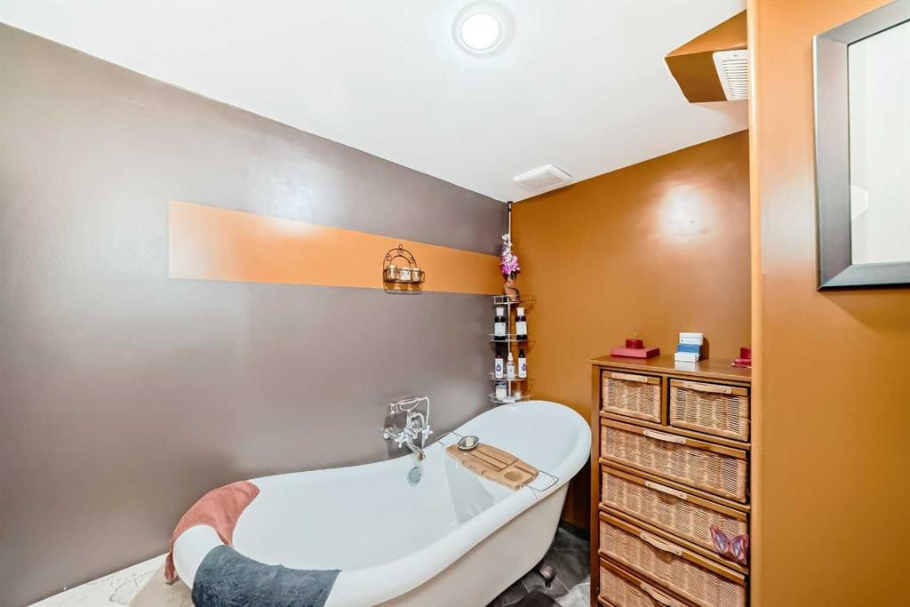 97-6915 Ranchview Drive Nw, Calgary, AB - Indoor Photo Showing Bathroom