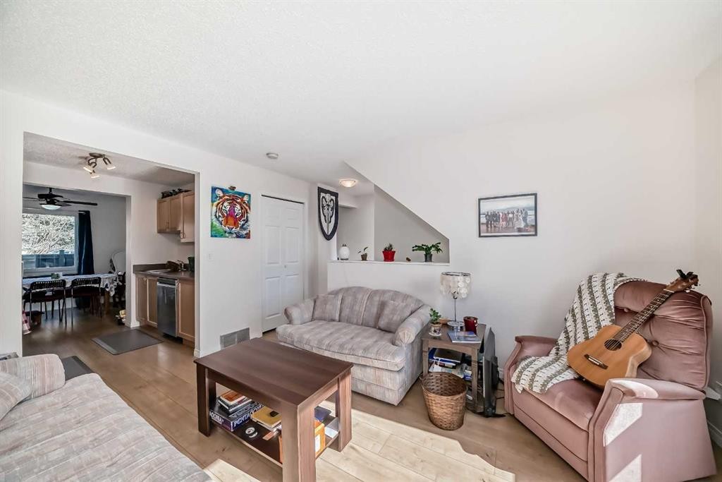97-6915 Ranchview Drive Nw, Calgary, AB - Indoor Photo Showing Other Room