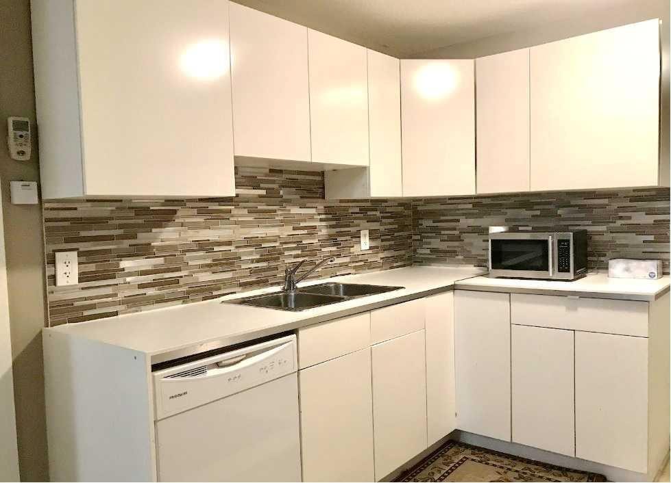 508 78 Avenue Sw, Calgary, AB - Indoor Photo Showing Kitchen With Double Sink