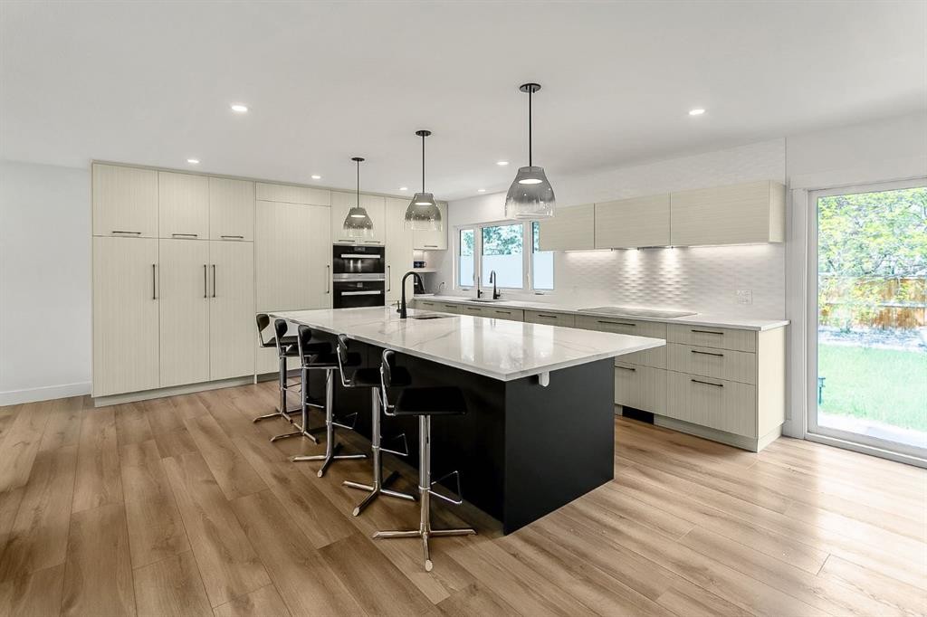 75 Woodacres Crescent Sw, Calgary, AB - Indoor Photo Showing Kitchen With Upgraded Kitchen