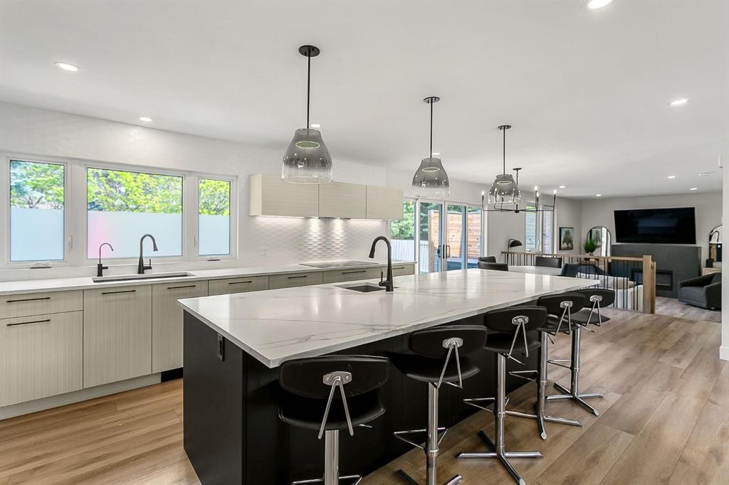 75 Woodacres Crescent Sw, Calgary, AB - Indoor Photo Showing Kitchen With Upgraded Kitchen