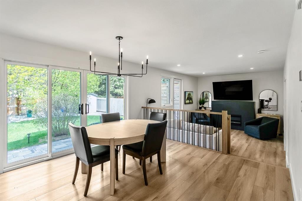 75 Woodacres Crescent Sw, Calgary, AB - Indoor Photo Showing Dining Room