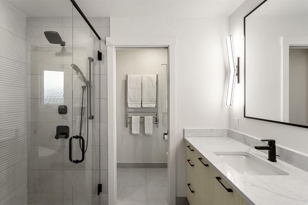 75 Woodacres Crescent Sw, Calgary, AB - Indoor Photo Showing Bathroom