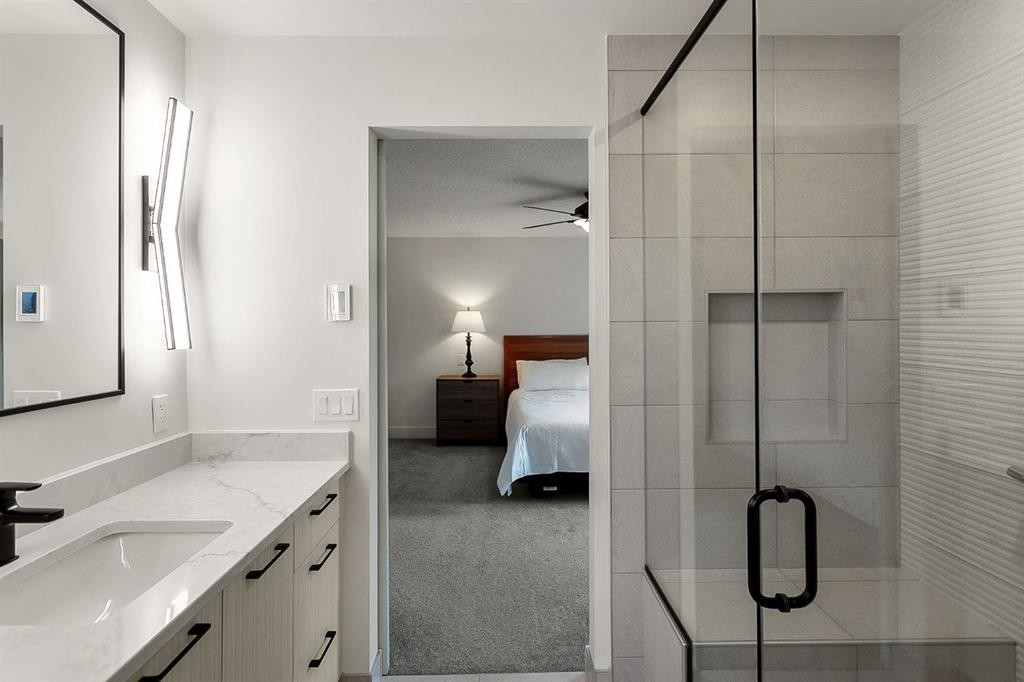 75 Woodacres Crescent Sw, Calgary, AB - Indoor Photo Showing Bathroom