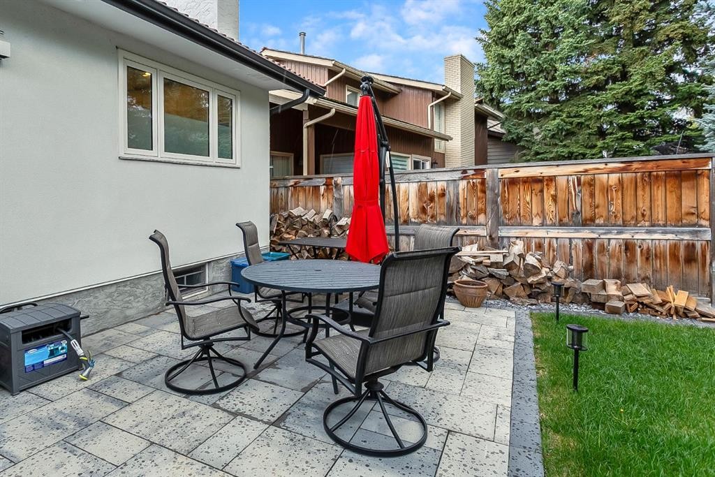 75 Woodacres Crescent Sw, Calgary, AB - Outdoor