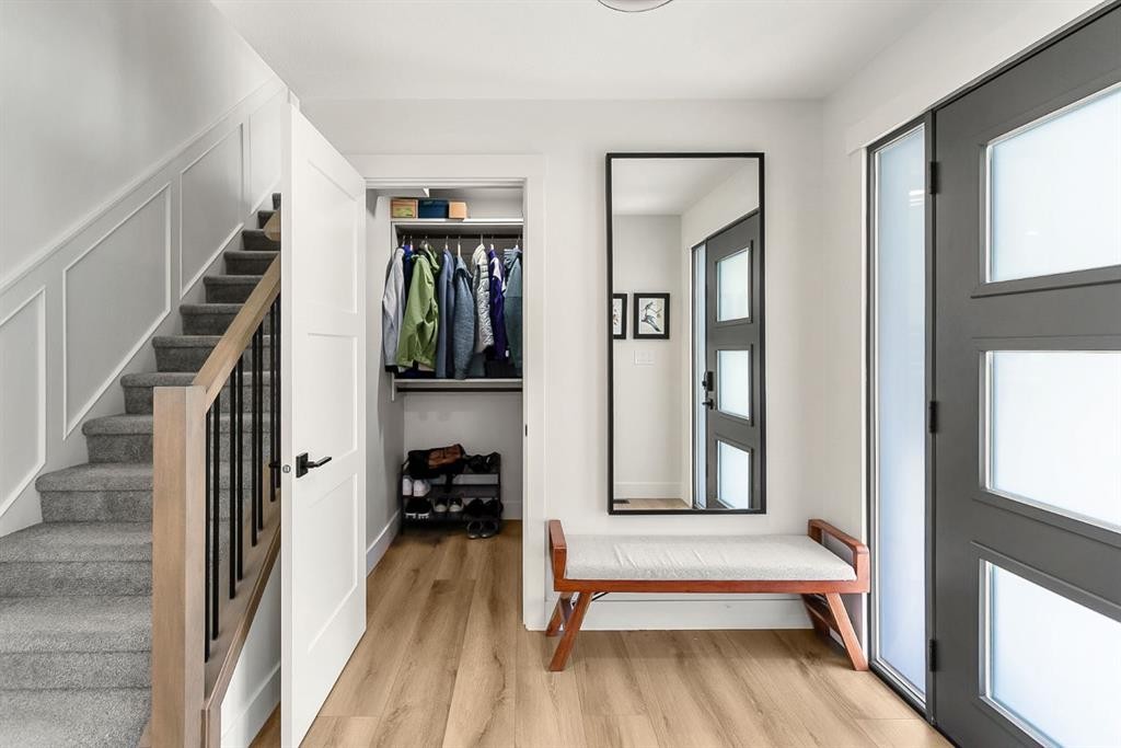 75 Woodacres Crescent Sw, Calgary, AB - Indoor Photo Showing Other Room