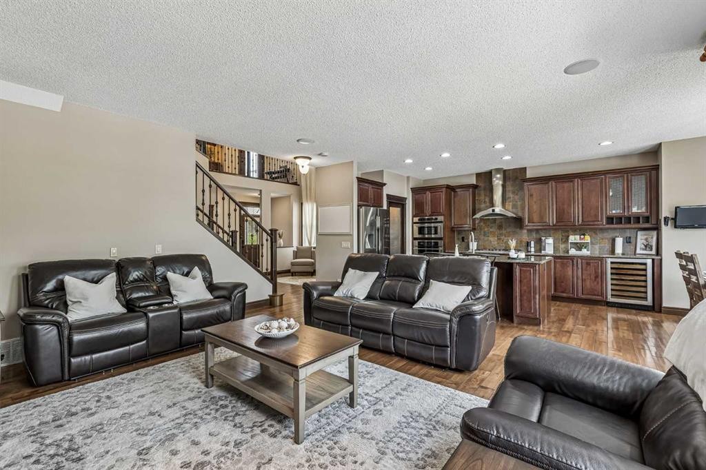 12 Mahogany Heath Se, Calgary, AB - Indoor Photo Showing Living Room