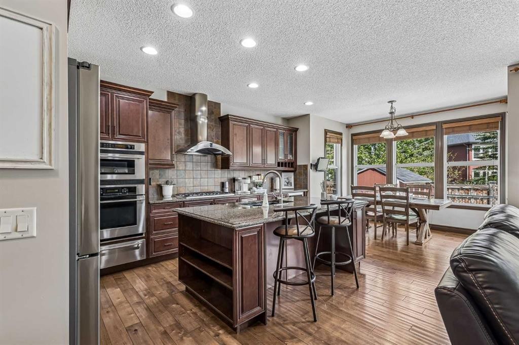 12 Mahogany Heath Se, Calgary, AB - Indoor Photo Showing Kitchen With Upgraded Kitchen