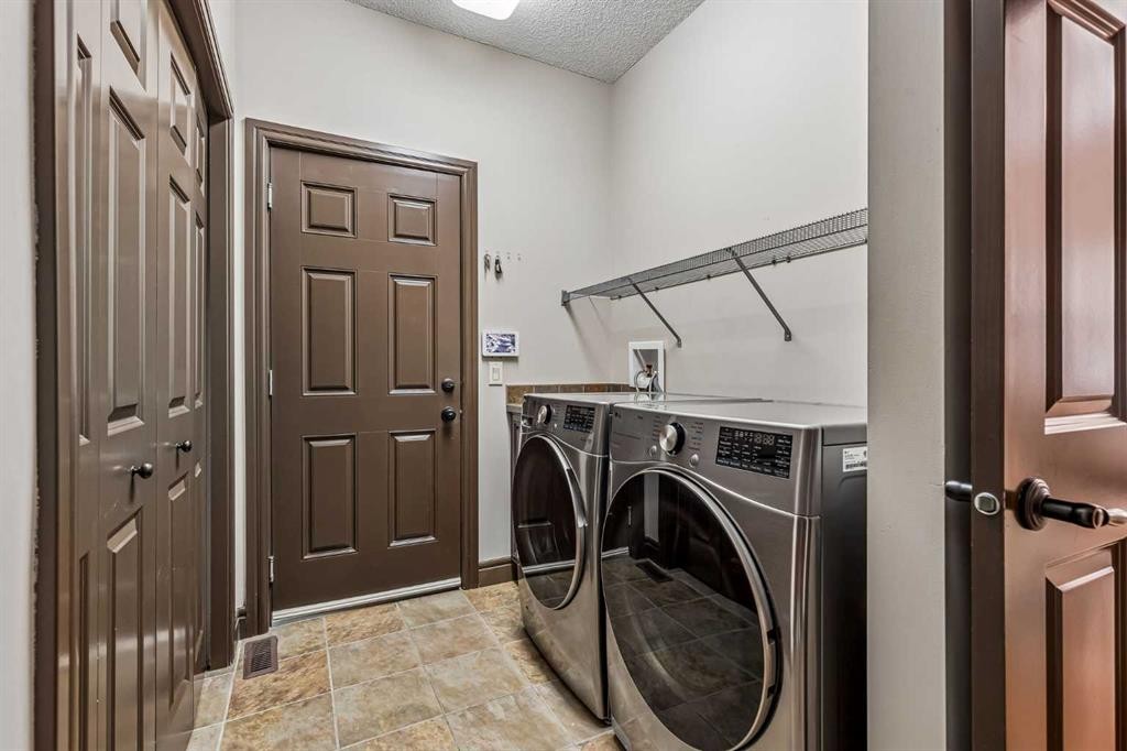 12 Mahogany Heath Se, Calgary, AB - Indoor Photo Showing Laundry Room