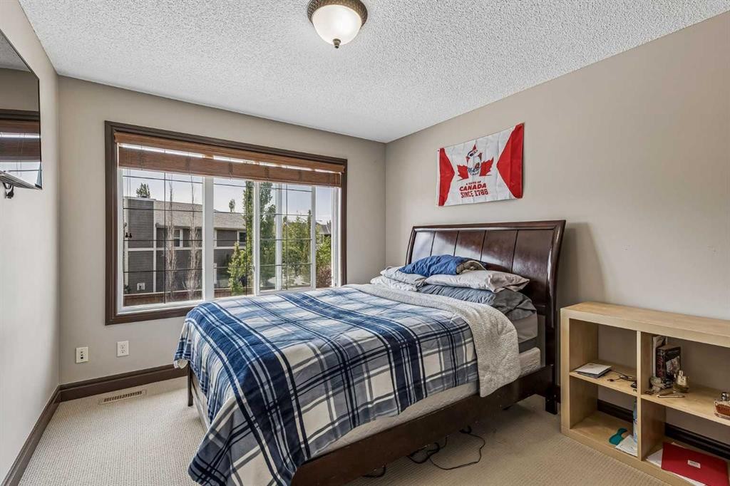 12 Mahogany Heath Se, Calgary, AB - Indoor Photo Showing Bedroom
