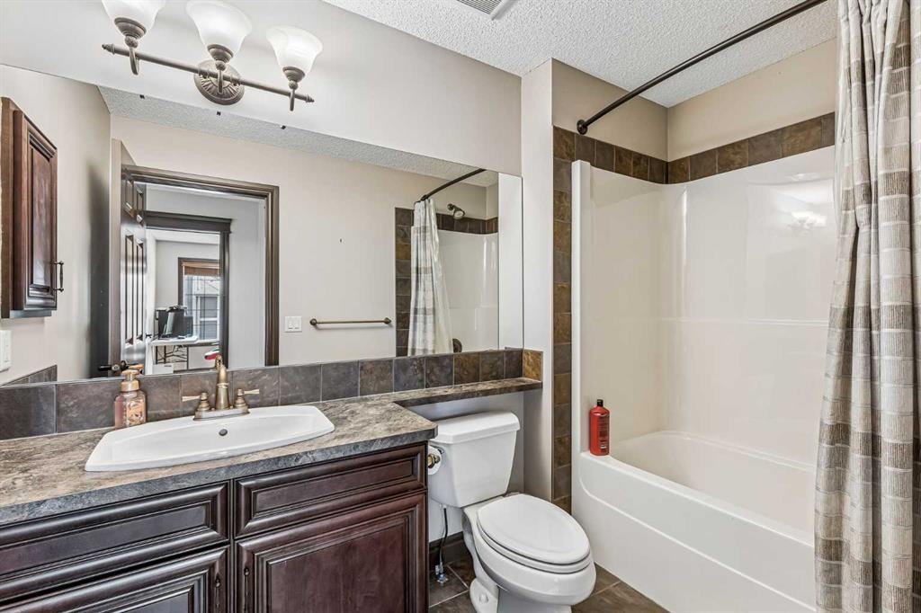 12 Mahogany Heath Se, Calgary, AB - Indoor Photo Showing Bathroom