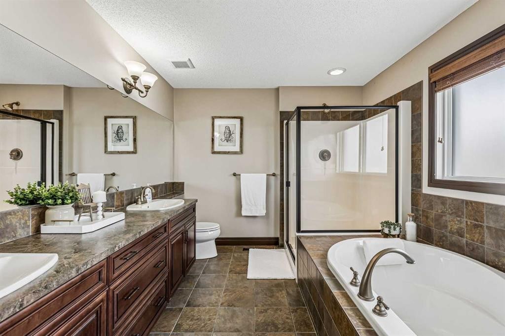 12 Mahogany Heath Se, Calgary, AB - Indoor Photo Showing Bathroom