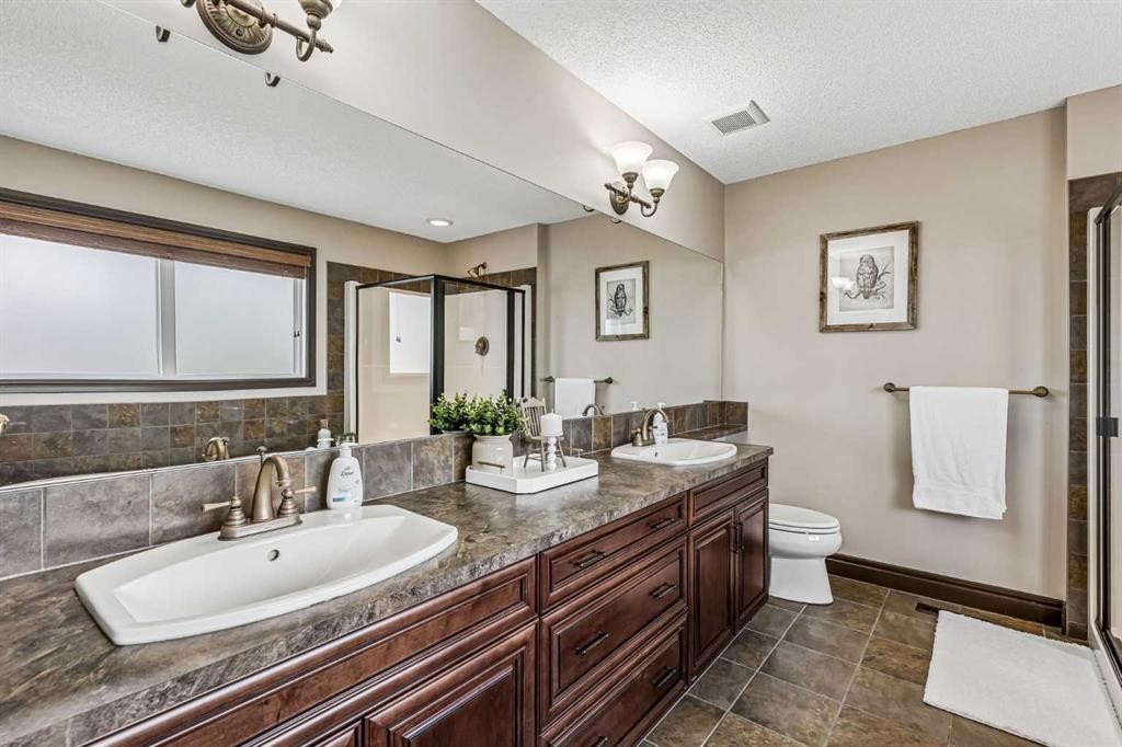 12 Mahogany Heath Se, Calgary, AB - Indoor Photo Showing Bathroom