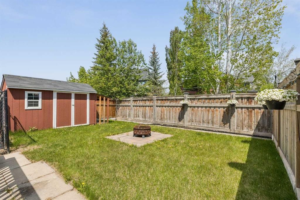 12 Mahogany Heath Se, Calgary, AB - Outdoor With Backyard