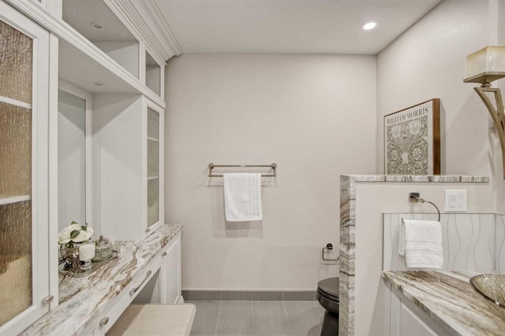 240 Varsity Estates Terrace Nw, Calgary, AB - Indoor Photo Showing Bathroom