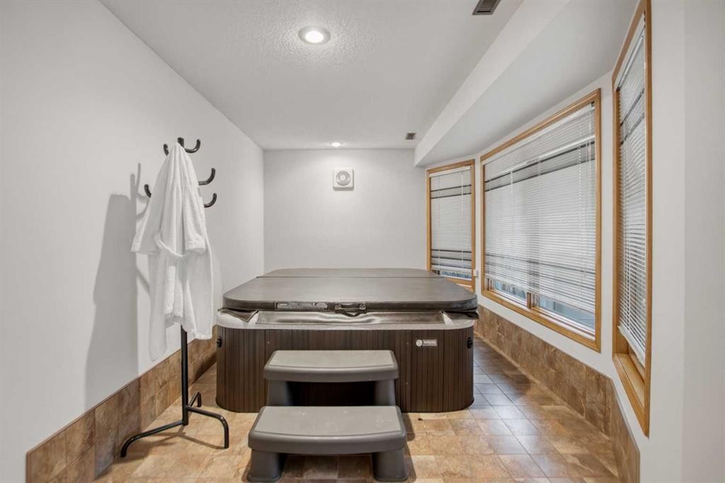 240 Varsity Estates Terrace Nw, Calgary, AB - Indoor Photo Showing Other Room