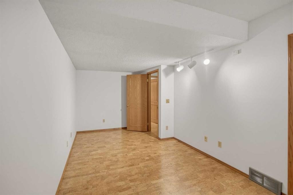 240 Varsity Estates Terrace Nw, Calgary, AB - Indoor Photo Showing Other Room