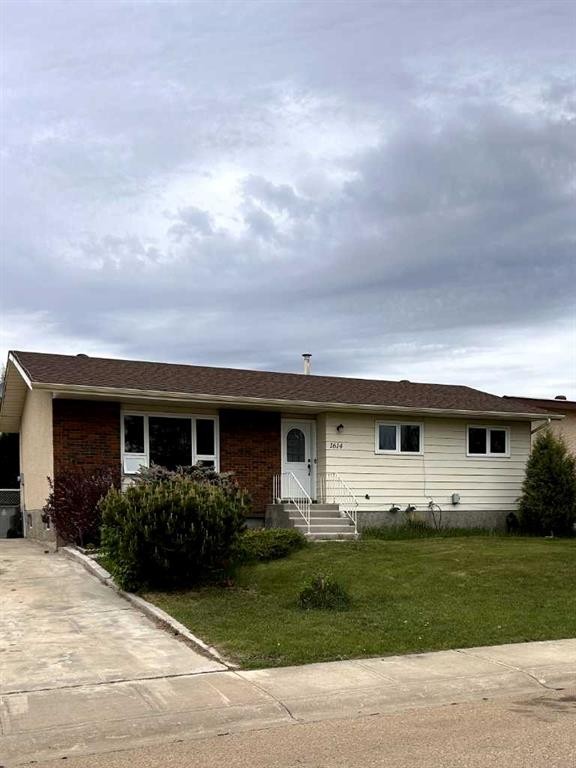 1614 3 Avenue, Wainwright, AB
