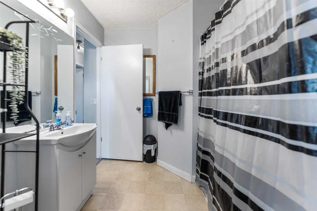15 Erin Green Way Se, Calgary, AB - Indoor