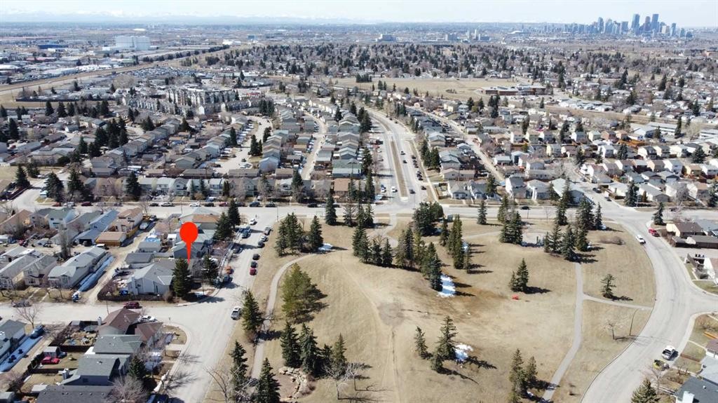 15 Erin Green Way Se, Calgary, AB - Outdoor With View