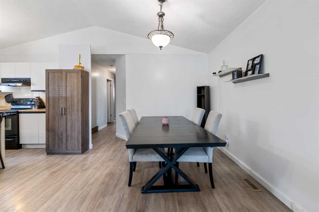 15 Erin Green Way Se, Calgary, AB - Indoor