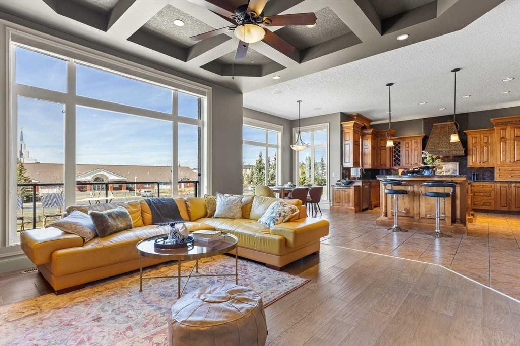 7 Royal Ridge Terrace Nw, Calgary, AB - Indoor Photo Showing Living Room