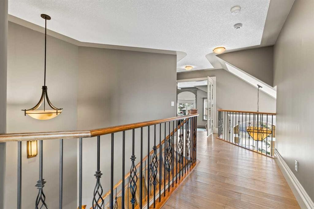 7 Royal Ridge Terrace Nw, Calgary, AB - Indoor Photo Showing Other Room